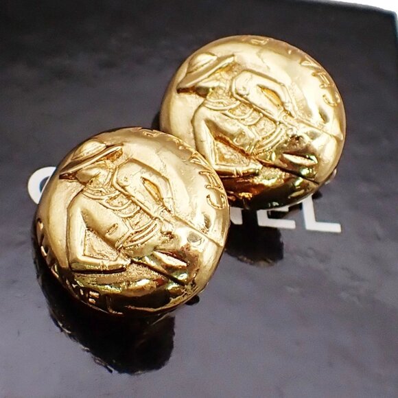 CHANEL Logo Mademoiselle Oval Button Earrings Clip-On Gold France 368-082025 - Picture 1 of 10